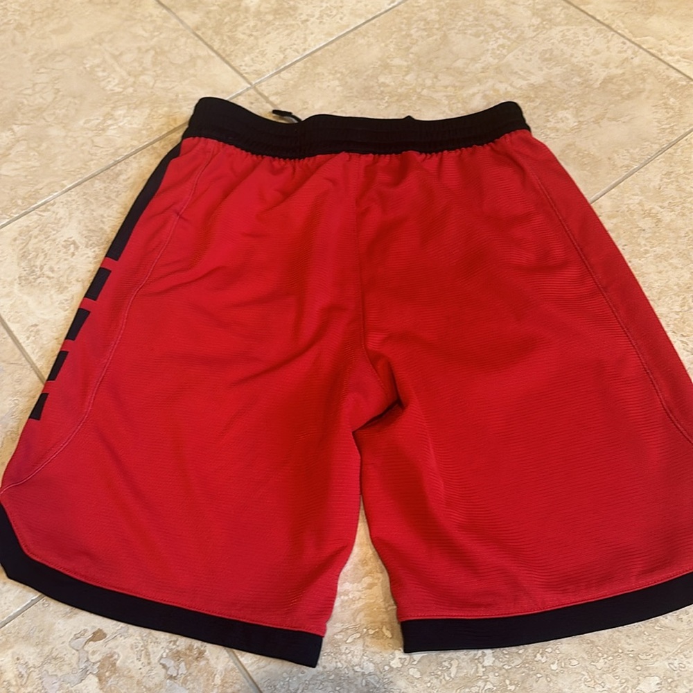 Nike boys basketball shorts - Picture 3 of 3
